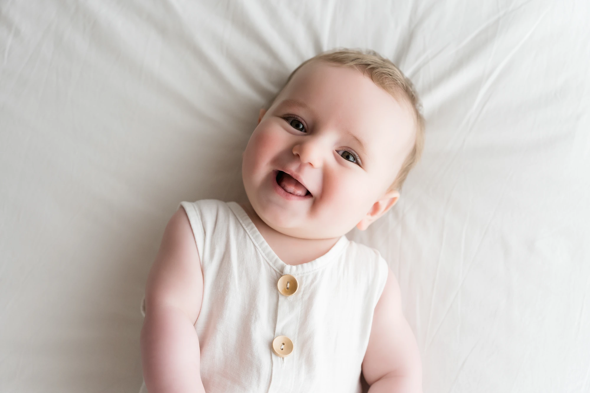 famiglia con neonata di pochi giorni